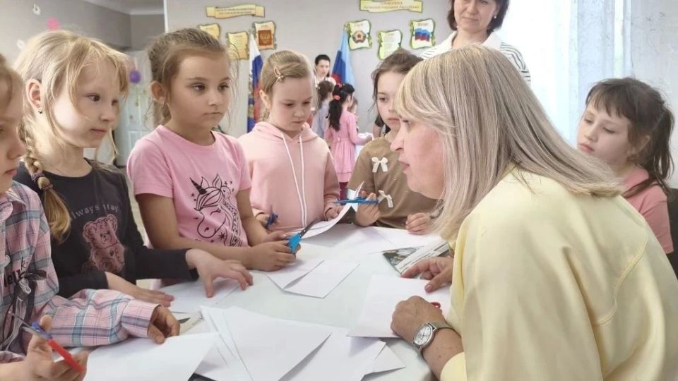 В мире приключений. Сегодня в Ровеньковском детском центре научно-технического творчества прошла увлекательная квест-игра «В мире приключений», посвящённая Международному дню защиты детей В мире приключений. Сегодня в Ровеньковском детском центре научно-технического творчества прошла увлекательная квест-игра «В мире приключений», посвящённая Международному дню защиты детей