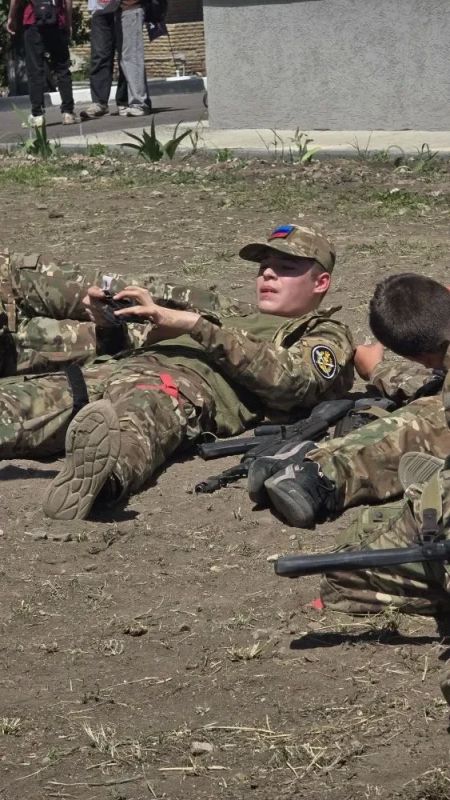Достойное участие команды "ЧиС" Ясеновской гимназии в региональном этапе "Зарница 2.0" Достойное участие команды "ЧиС" Ясеновской гимназии в региональном этапе "Зарница 2.0"