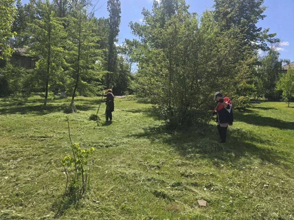 На территории отдела по обеспечению жизнедеятельности пгт Комиссаровка продолжаются работы по наведению санитарного порядка На территории отдела по обеспечению жизнедеятельности пгт Комиссаровка продолжаются работы по наведению санитарного порядка