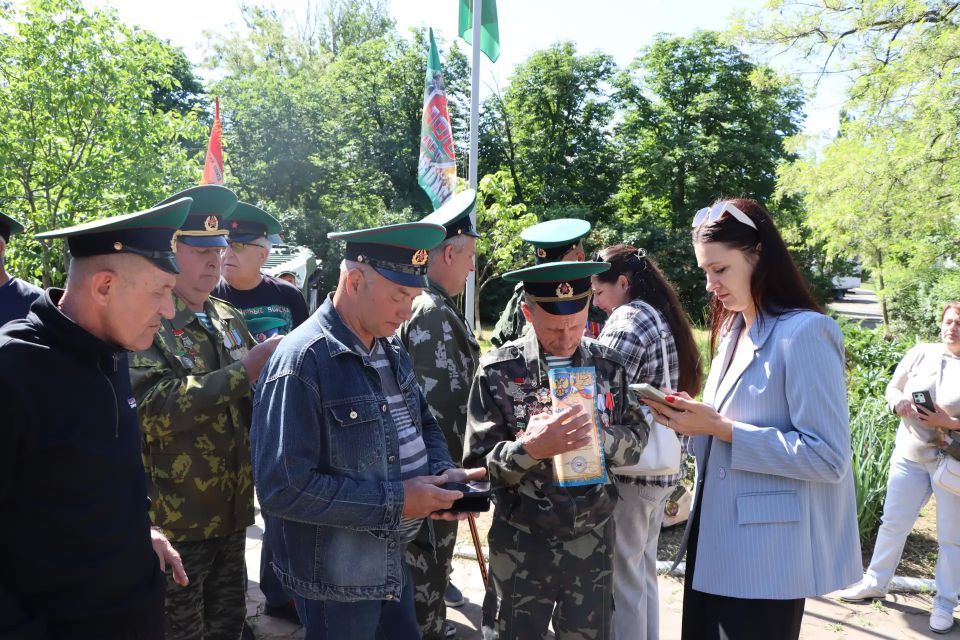 Ветераны погранвойск поддержали голосование за объекты благоустройства Лутугинского муниципального округа Ветераны погранвойск поддержали голосование за объекты благоустройства Лутугинского муниципального округа