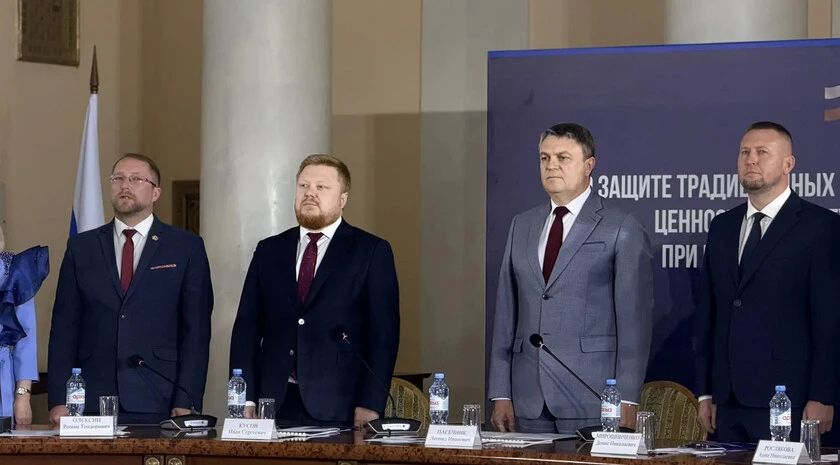 Почти 200 человек вошли в Совет по защите духовно-нравственных ценностей в ЛНР