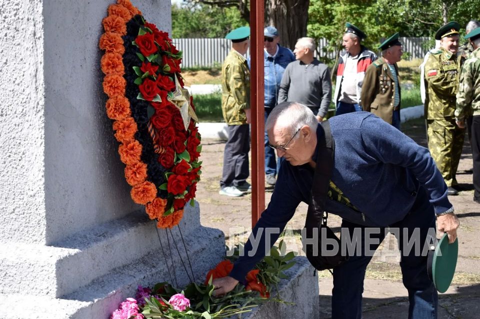 В Брянке ветераны погранвойск почтили память пограничников, погибших при исполнении воинского долга В Брянке ветераны погранвойск почтили память пограничников, погибших при исполнении воинского долга