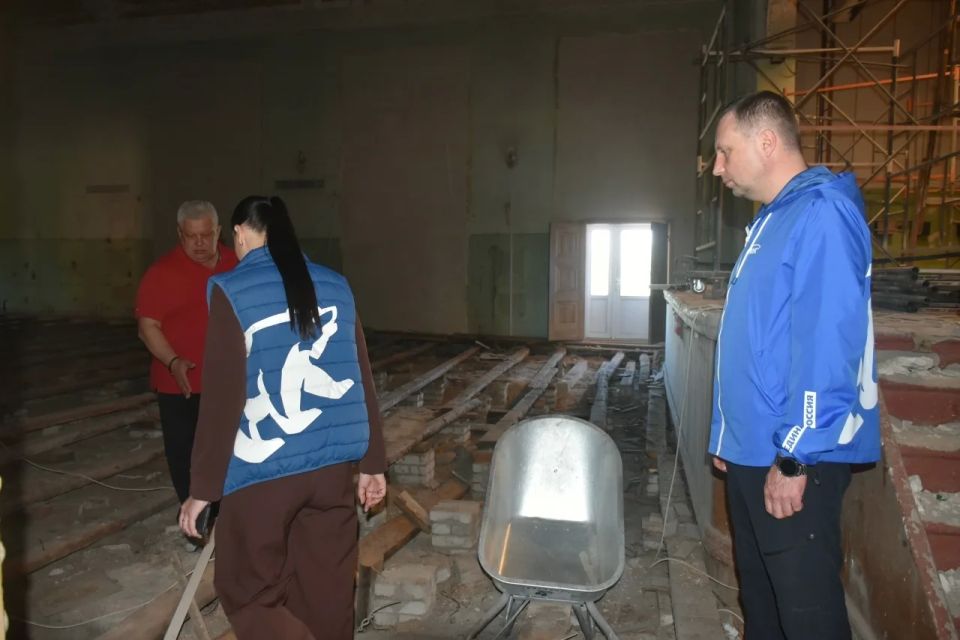 Лутугинский РДК преображается: контроль «Единой России» и новые перспективы Лутугинский РДК преображается: контроль «Единой России» и новые перспективы