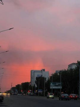 Красное небо на закате к холодному завтрашнему дню