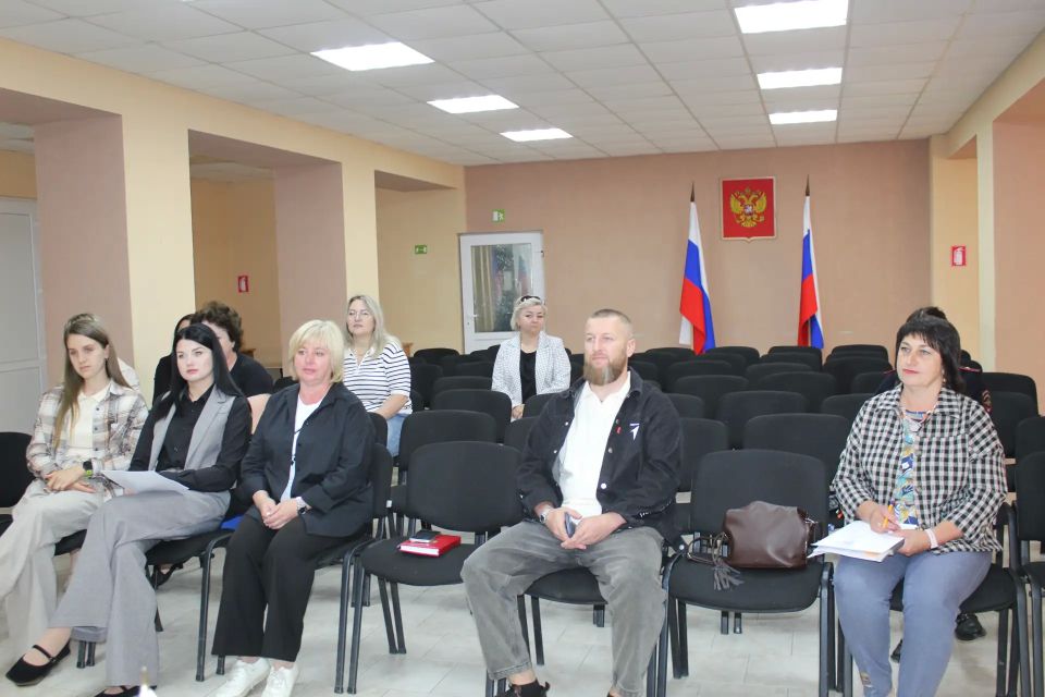 Сегодня состоялось заседание муниципальной комиссии по делам несовершеннолетних и защите их прав Беловодского муниципального округа под председательством первого заместителя Главы администрации Натальи Добрицкой Сегодня состоялось заседание муниципальной комиссии по делам несовершеннолетних и защите их прав Беловодского муниципального округа под председательством первого заместителя Главы администрации Натальи Добрицкой