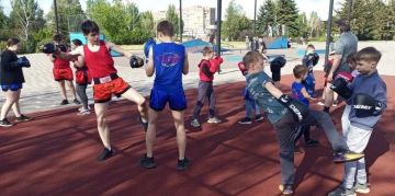 Энергия движения! Проведена открытая тренировка на спортплощадке, созданной в рамках федерального проекта «Формирование комфортной городской среды»