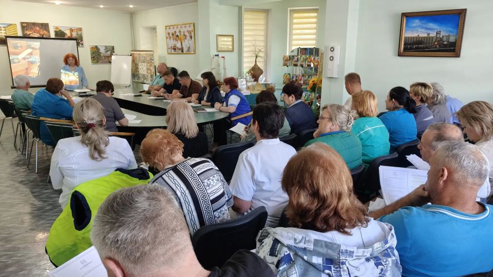 Зинаида Наден: Сегодня на площадке ведущего предприятия отрасли АО «Луганск-Нива» 40 специалистов приняли участие в написании Всероссийского Агродиктанта Зинаида Наден: Сегодня на площадке ведущего предприятия отрасли АО «Луганск-Нива» 40 специалистов приняли участие в написании Всероссийского Агродиктанта