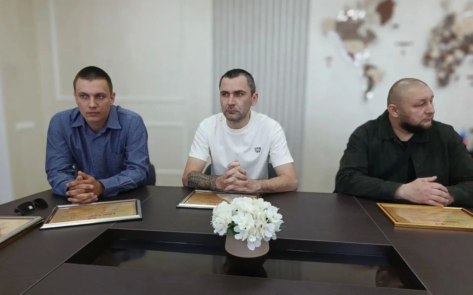Председатель Совета городского округа город Алчевск Роман Лысенко провел рабочую встречу с представителями бизнеса и общественности Председатель Совета городского округа город Алчевск Роман Лысенко провел рабочую встречу с представителями бизнеса и общественности