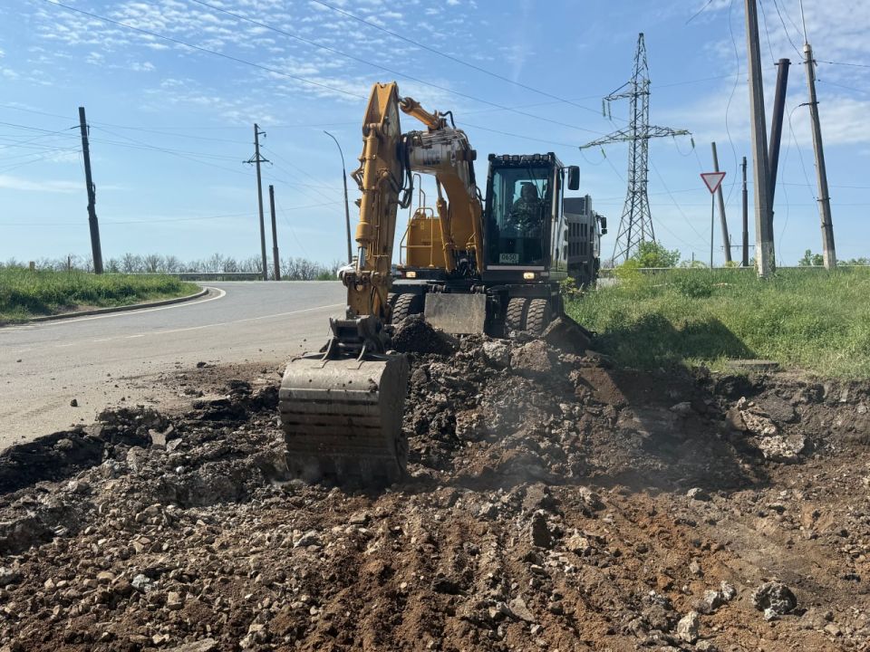 Дорожные работы на улице Молодежной г. Молодогвардейска продолжаются Дорожные работы на улице Молодежной г. Молодогвардейска продолжаются