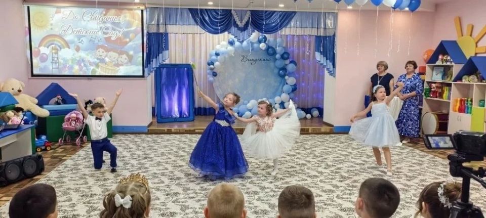Казалось бы, только вчера родители привели своих малышей в наш детский сад, а сегодня уже пора прощаться с этим уютным местом, которое стало для детишек настоящим вторым домом Казалось бы, только вчера родители привели своих малышей в наш детский сад, а сегодня уже пора прощаться с этим уютным местом, которое стало для детишек настоящим вторым домом