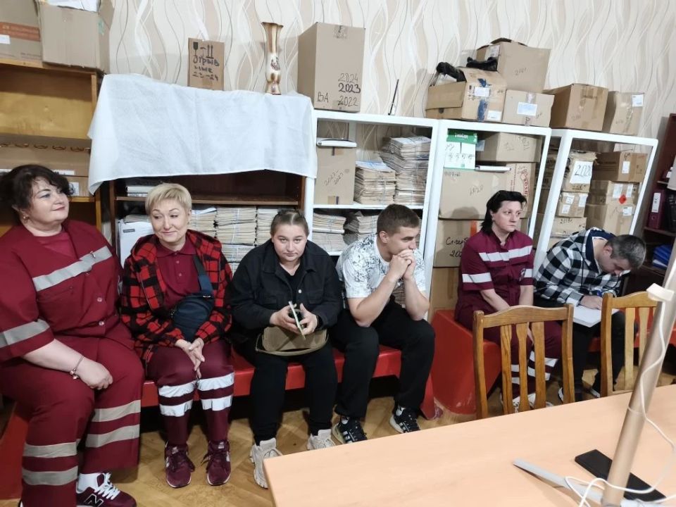 В Славяносербске прошла обучающая лекция для сотрудников Луганского центра медицины катастроф В Славяносербске прошла обучающая лекция для сотрудников Луганского центра медицины катастроф
