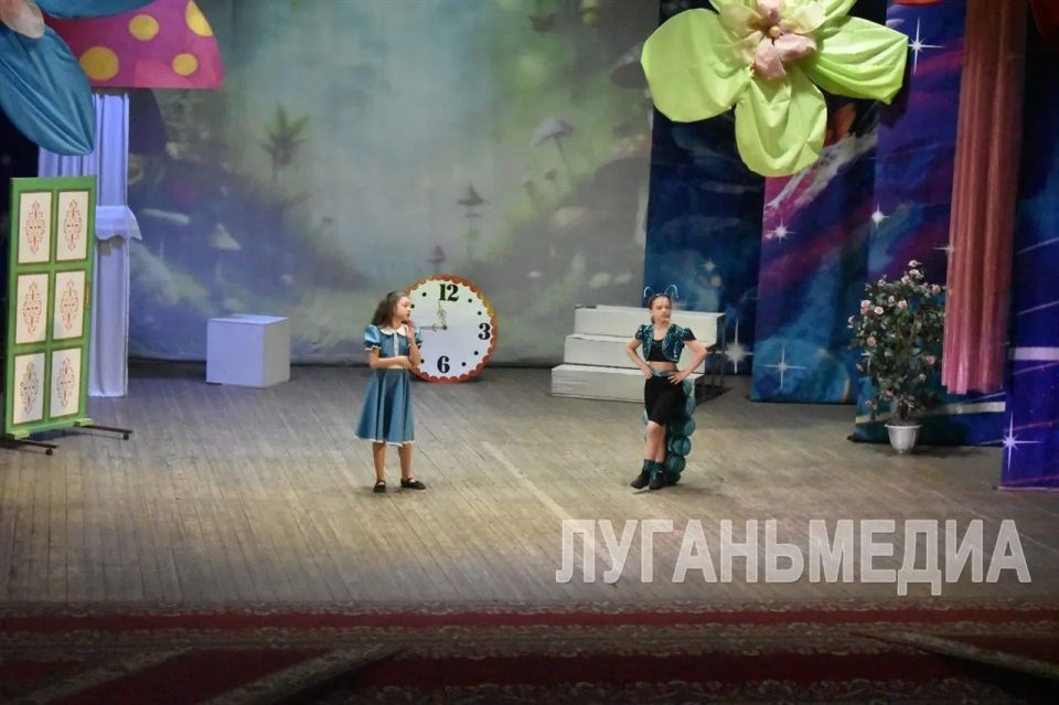 В Брянке прошла развлекательная программа для детей социально незащищенных категорий В Брянке прошла развлекательная программа для детей социально незащищенных категорий