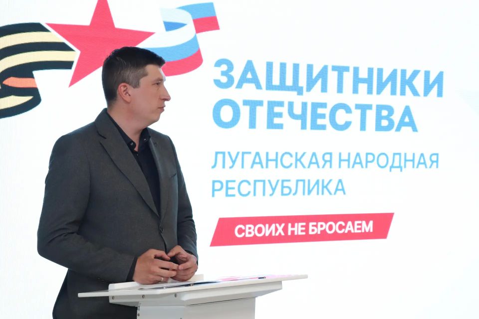 В Луганске отметили сотрудников фонда «Защитники Отечества» В Луганске отметили сотрудников фонда «Защитники Отечества»