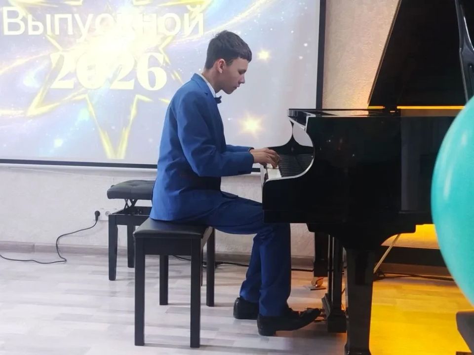 Бал выпускников в Брянковской детской школе искусств № 2: творчество, вдохновение и новые горизонты Бал выпускников в Брянковской детской школе искусств № 2: творчество, вдохновение и новые горизонты