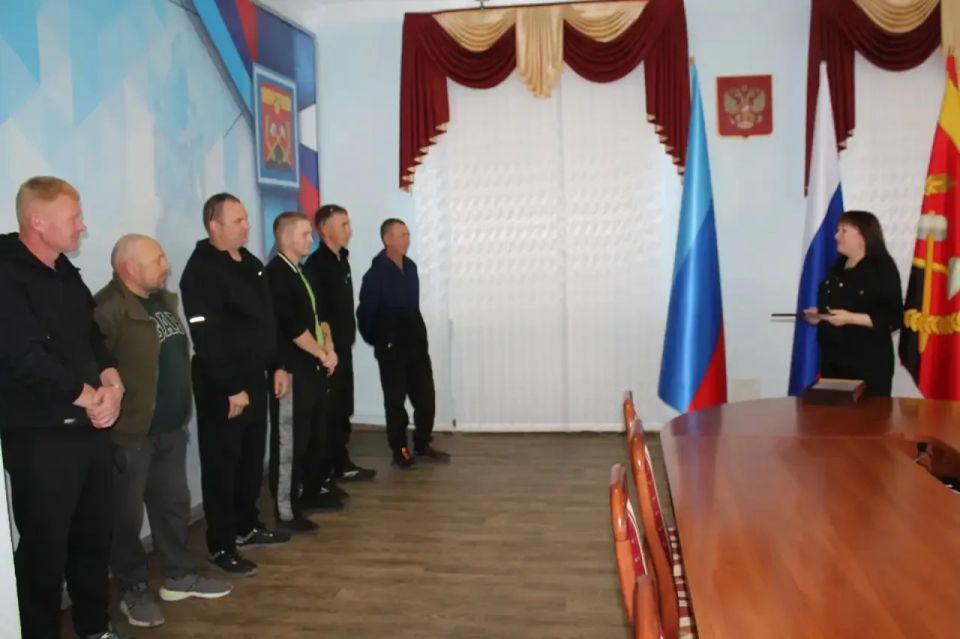 В Краснодоне энергетиков из Кургана поблагодарили за работу В Краснодоне энергетиков из Кургана поблагодарили за работу