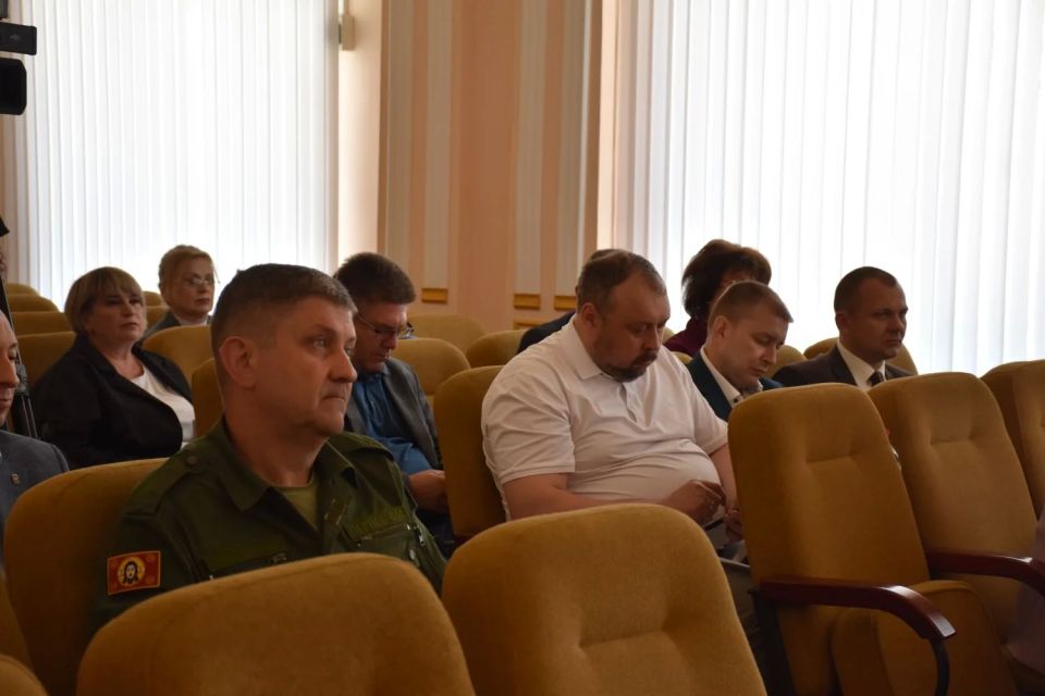 В Краснодоне прошла стратегическая сессия «Инвестиции и безопасность» В Краснодоне прошла стратегическая сессия «Инвестиции и безопасность»