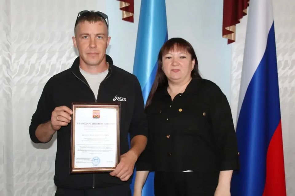 В Краснодоне энергетиков из Кургана поблагодарили за работу В Краснодоне энергетиков из Кургана поблагодарили за работу