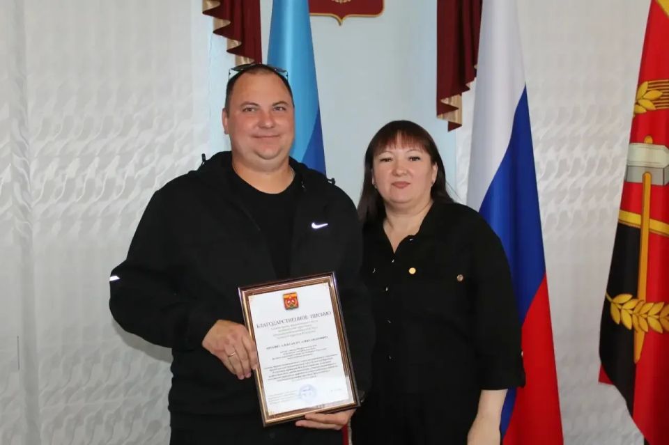 В Краснодоне энергетиков из Кургана поблагодарили за работу В Краснодоне энергетиков из Кургана поблагодарили за работу