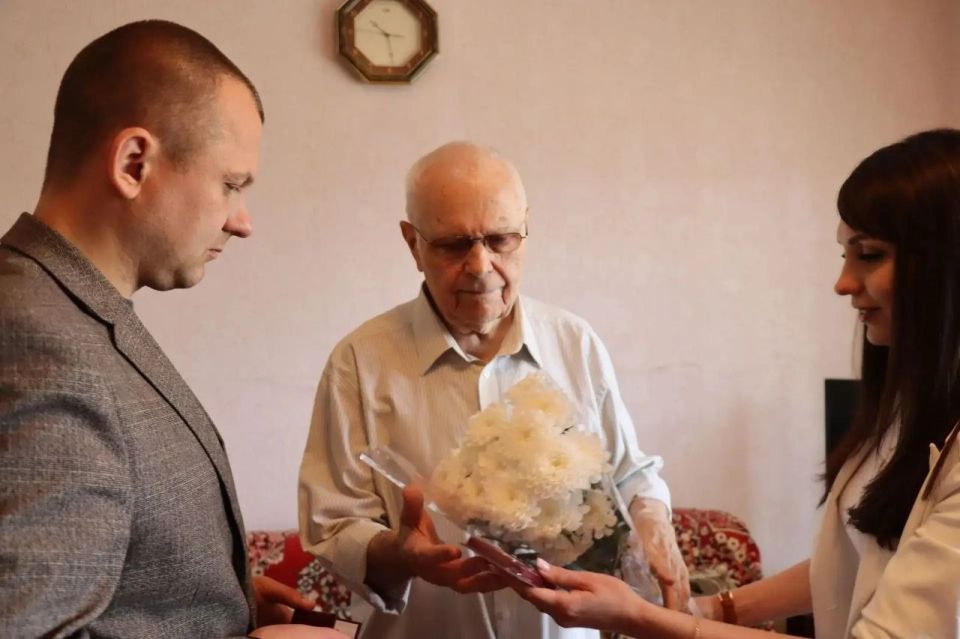 Яна Сылкина: В преддверии Дня города и Дня химика посетили двух людей, чей жизненный путь неразрывно связан с Северодонецком Яна Сылкина: В преддверии Дня города и Дня химика посетили двух людей, чей жизненный путь неразрывно связан с Северодонецком