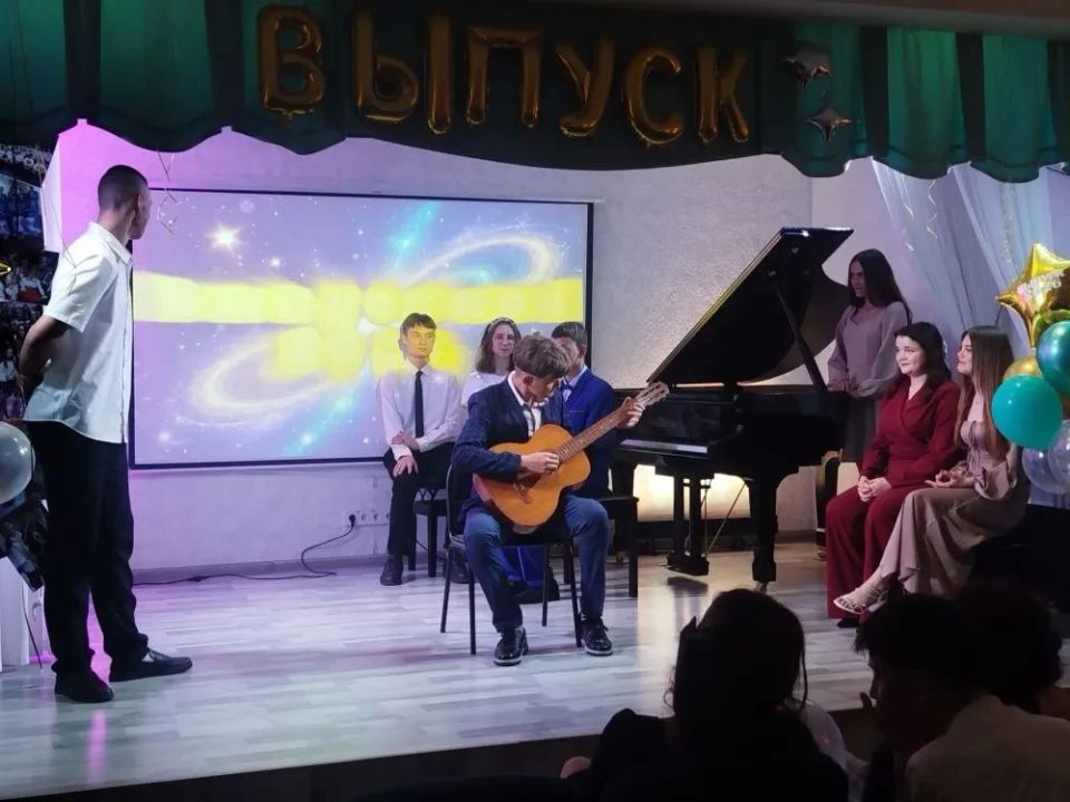 Бал выпускников в Брянковской детской школе искусств № 2: творчество, вдохновение и новые горизонты Бал выпускников в Брянковской детской школе искусств № 2: творчество, вдохновение и новые горизонты