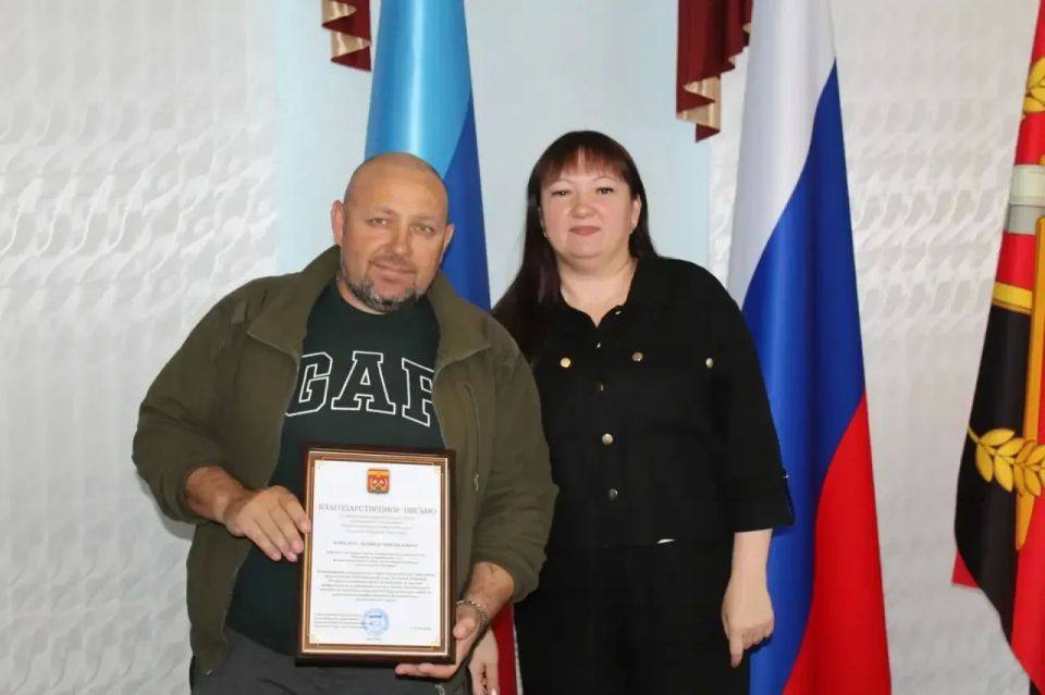 В Краснодоне энергетиков из Кургана поблагодарили за работу В Краснодоне энергетиков из Кургана поблагодарили за работу