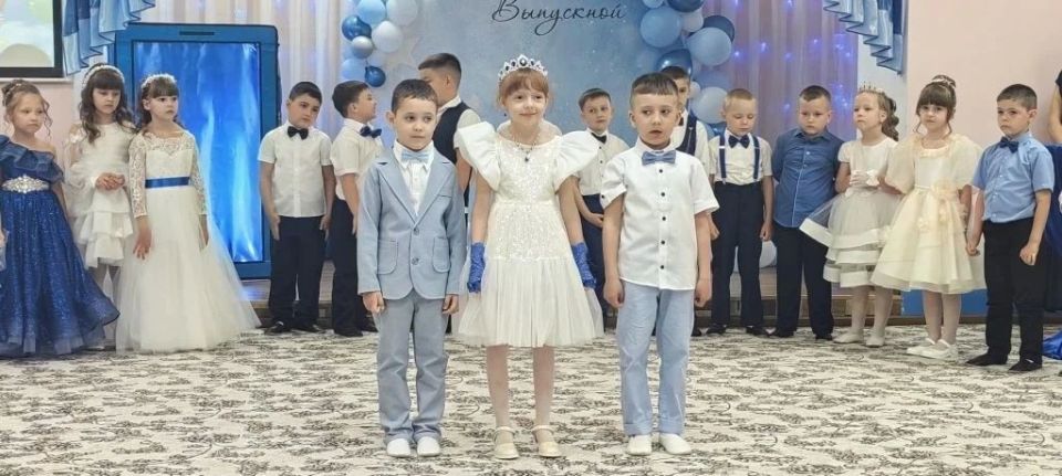 Казалось бы, только вчера родители привели своих малышей в наш детский сад, а сегодня уже пора прощаться с этим уютным местом, которое стало для детишек настоящим вторым домом Казалось бы, только вчера родители привели своих малышей в наш детский сад, а сегодня уже пора прощаться с этим уютным местом, которое стало для детишек настоящим вторым домом