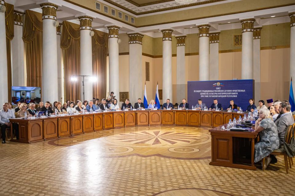 Михаил Голубович: Вошёл в состав Совета по защите традиционных российских духовно-нравственных ценностей, культуры и исторической памяти при Главе ЛНР Леониде Пасечнике Михаил Голубович: Вошёл в состав Совета по защите традиционных российских духовно-нравственных ценностей, культуры и исторической памяти при Главе ЛНР Леониде Пасечнике