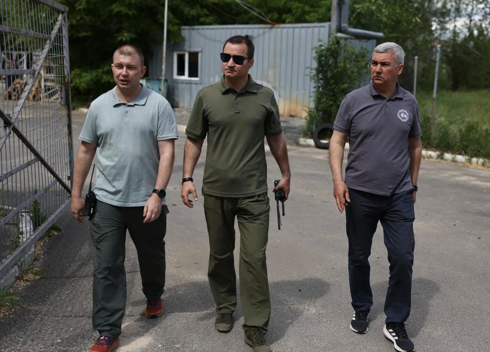 Делегация Муслюмовского района Республики Татарстан доставила гумпомощь жителям Рубежного Делегация Муслюмовского района Республики Татарстан доставила гумпомощь жителям Рубежного
