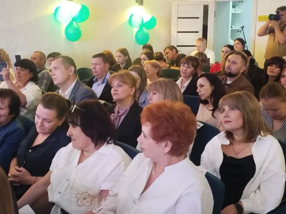 Бал выпускников в Брянковской детской школе искусств № 2: творчество, вдохновение и новые горизонты Бал выпускников в Брянковской детской школе искусств № 2: творчество, вдохновение и новые горизонты