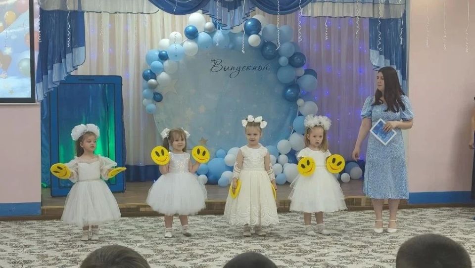 Казалось бы, только вчера родители привели своих малышей в наш детский сад, а сегодня уже пора прощаться с этим уютным местом, которое стало для детишек настоящим вторым домом Казалось бы, только вчера родители привели своих малышей в наш детский сад, а сегодня уже пора прощаться с этим уютным местом, которое стало для детишек настоящим вторым домом