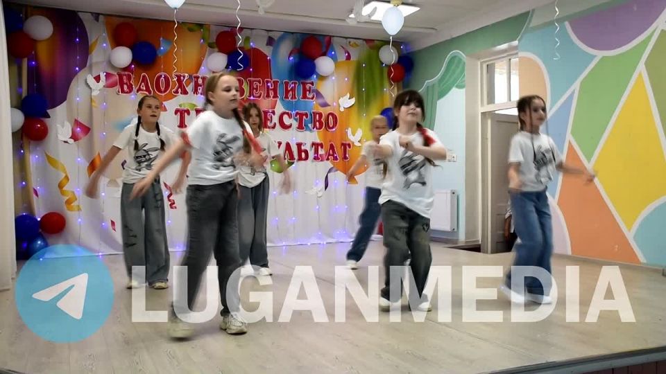 В Кировском актовом зале центра внешкольной работы «Синяя птица» прошел отчетный концерт творческих объединений