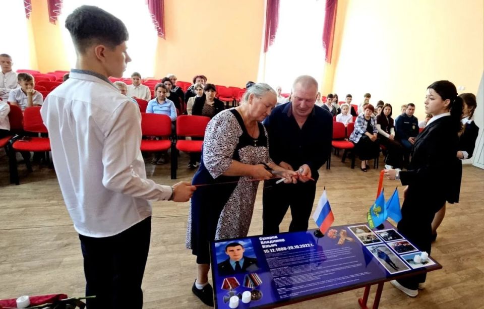Память, которая объединяет: в школах Республики продолжают открывать «Парты Героя» Память, которая объединяет: в школах Республики продолжают открывать «Парты Героя»