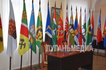 В Краснодоне состоялось важное мероприятие, в котором приняли участие руководители муниципалитетов, представители региональной власти и эксперты в области экономики и гражданской защиты