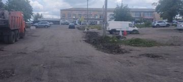 В Краснодоне стартовал ремонт дорожного покрытия на улице Дзержинского, который осуществляется в рамках муниципального контракта