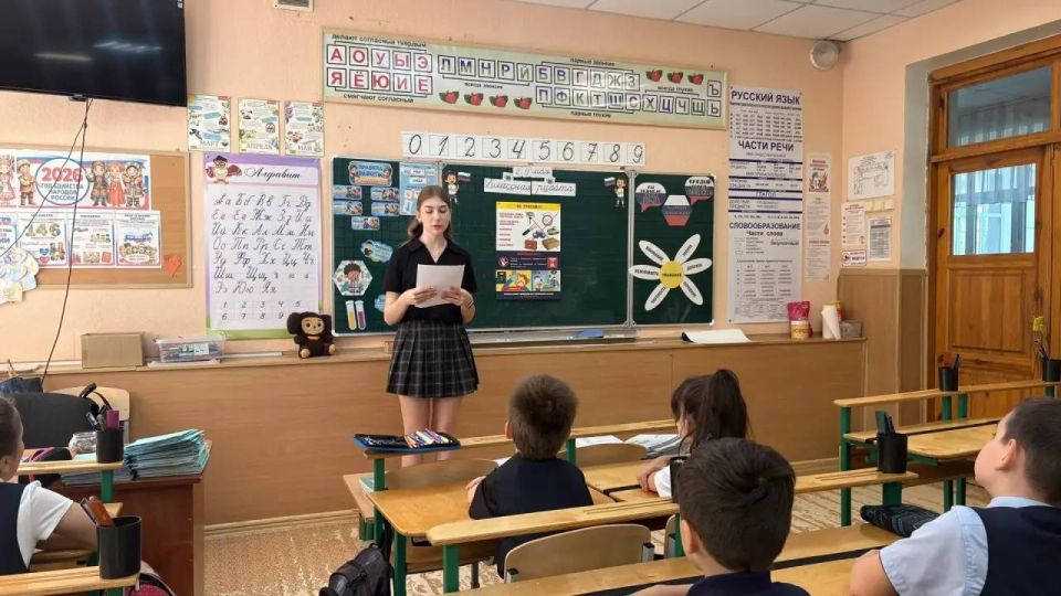 Инна Швенк: Внимание, работает ДОС!. Члены Детского Общественного Совета при Уполномоченном по правам ребенка в Луганской Народной Республике и члены Самоуправления Гимназии №30 в преддверии летних каникул, провели обучающие... Инна Швенк: Внимание, работает ДОС!. Члены Детского Общественного Совета при Уполномоченном по правам ребенка в Луганской Народной Республике и члены Самоуправления Гимназии №30 в преддверии летних каникул, провели обучающие...