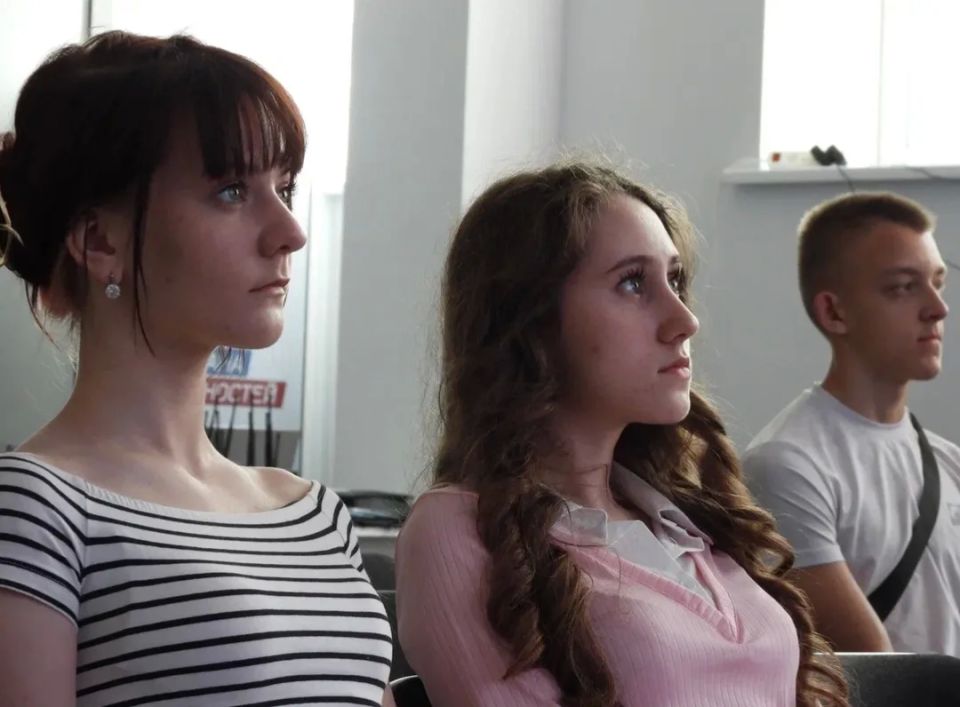 Знаете, как отличить настоящий сайт банка от фальшивого? А что делать, если вам звонят «из службы безопасности»? Знаете, как отличить настоящий сайт банка от фальшивого? А что делать, если вам звонят «из службы безопасности»?