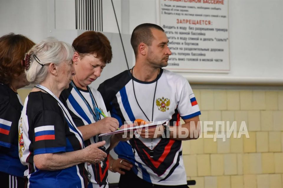 В Краснолучском плавательном бассейне состоялось Открытое первенство по плаванию, посвященное Дню защиты детей В Краснолучском плавательном бассейне состоялось Открытое первенство по плаванию, посвященное Дню защиты детей