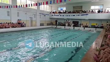 В Краснолучском плавательном бассейне состоялось Открытое первенство по плаванию, посвященное Дню защиты детей