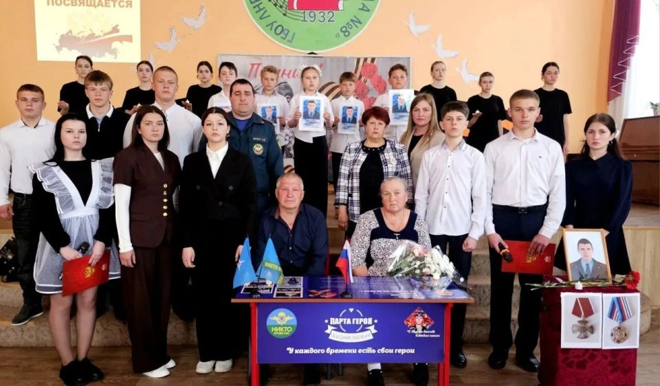 Память, которая объединяет: в школах Республики продолжают открывать «Парты Героя» Память, которая объединяет: в школах Республики продолжают открывать «Парты Героя»