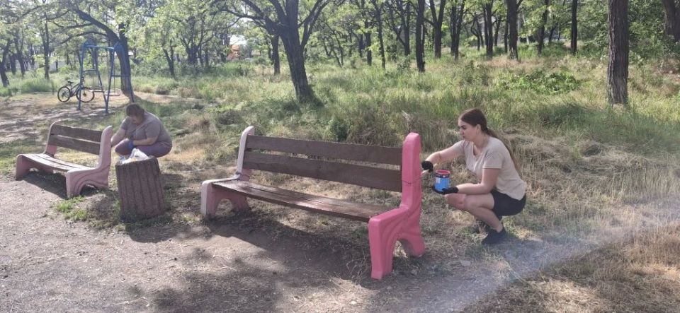 ПАРК ОЖИВАЕТ К ПРАЗДНИКУ. К Дню защиты детей парк преобразился — не сам по себе, а благодаря рукам тех, кто любит свой город ПАРК ОЖИВАЕТ К ПРАЗДНИКУ. К Дню защиты детей парк преобразился — не сам по себе, а благодаря рукам тех, кто любит свой город