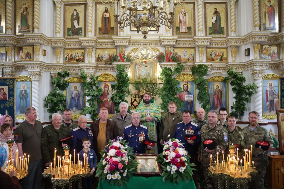 Виктор Водолацкий: Сегодня, в светлый праздник Святой Живоначальной Троицы, вместе с казаками Луганского округа ВКО "ВВД" и однопартийцами принял участие в праздничном богослужении в храме Святого Благоверного князя... Виктор Водолацкий: Сегодня, в светлый праздник Святой Живоначальной Троицы, вместе с казаками Луганского округа ВКО "ВВД" и однопартийцами принял участие в праздничном богослужении в храме Святого Благоверного князя...