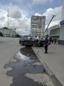Авария на Театральной площади в Луганске