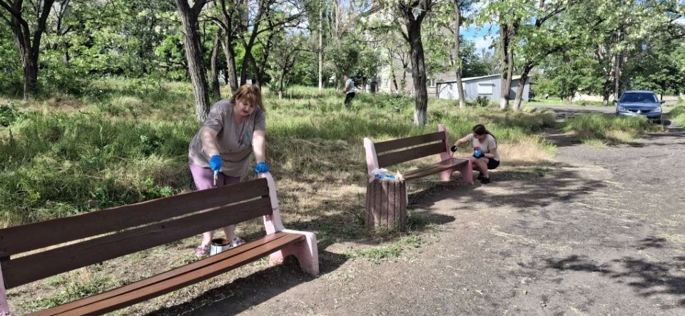 ПАРК ОЖИВАЕТ К ПРАЗДНИКУ. К Дню защиты детей парк преобразился — не сам по себе, а благодаря рукам тех, кто любит свой город ПАРК ОЖИВАЕТ К ПРАЗДНИКУ. К Дню защиты детей парк преобразился — не сам по себе, а благодаря рукам тех, кто любит свой город