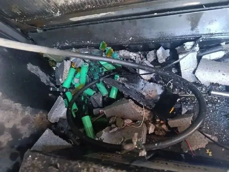 Дрон-камикадзе Hornet нанес удар по рейсовому автобусу Старобельск - Москва в городе Рубежное Дрон-камикадзе Hornet нанес удар по рейсовому автобусу Старобельск - Москва в городе Рубежное