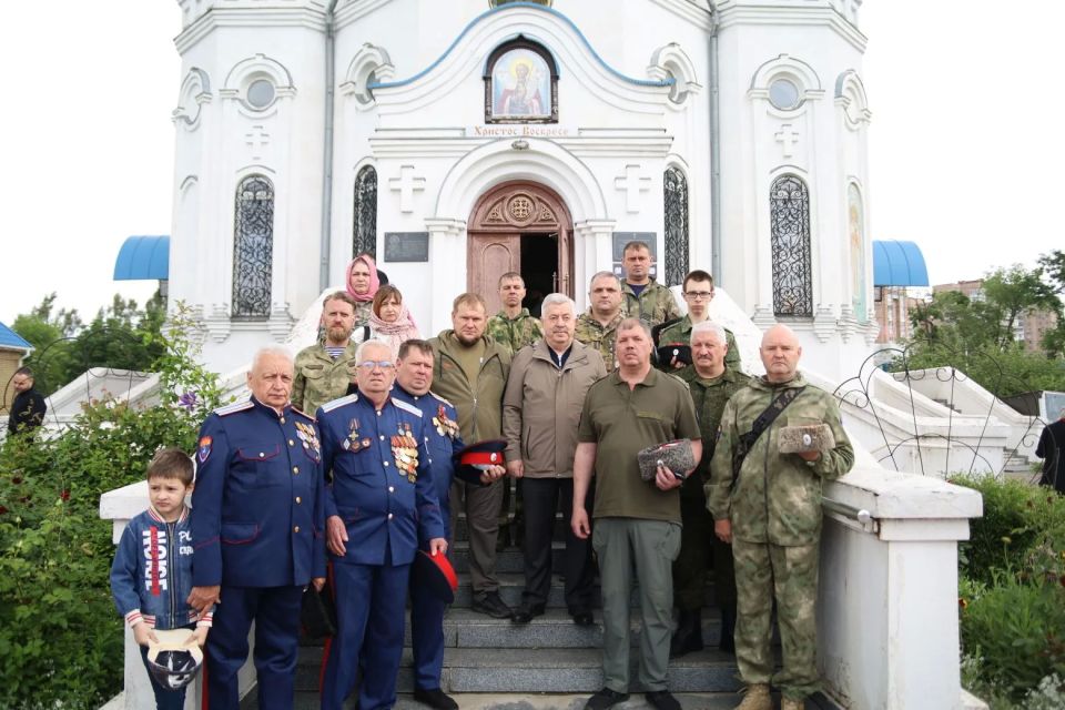 Виктор Водолацкий: Сегодня, в светлый праздник Святой Живоначальной Троицы, вместе с казаками Луганского округа ВКО "ВВД" и однопартийцами принял участие в праздничном богослужении в храме Святого Благоверного князя... Виктор Водолацкий: Сегодня, в светлый праздник Святой Живоначальной Троицы, вместе с казаками Луганского округа ВКО "ВВД" и однопартийцами принял участие в праздничном богослужении в храме Святого Благоверного князя...