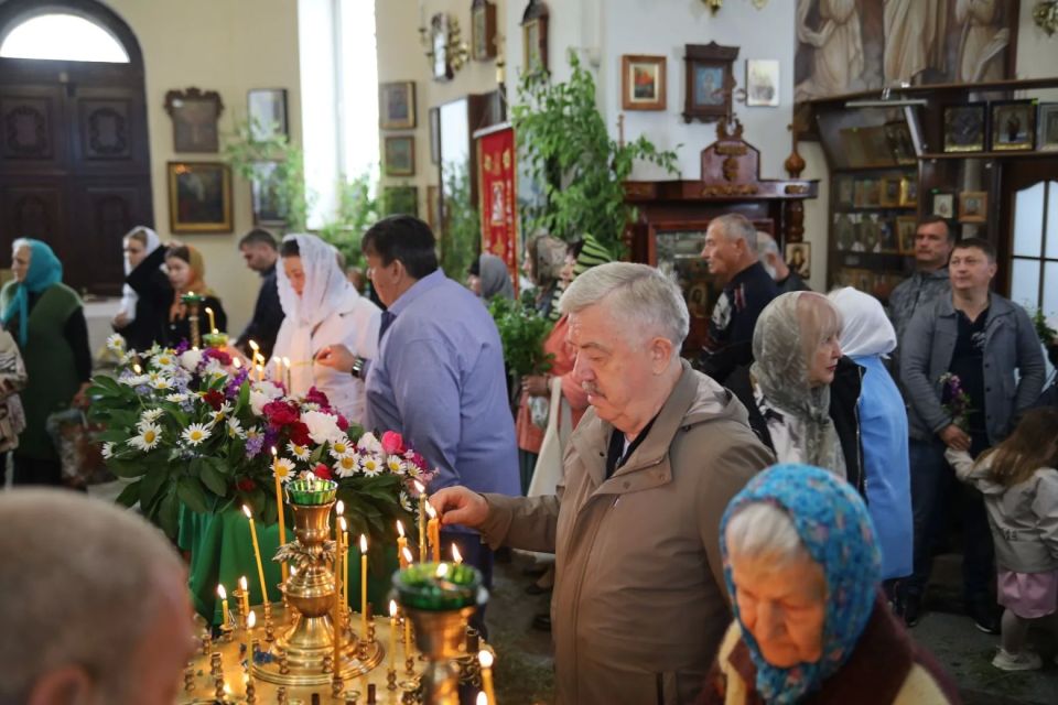 Виктор Водолацкий: Сегодня, в светлый праздник Святой Живоначальной Троицы, вместе с казаками Луганского округа ВКО "ВВД" и однопартийцами принял участие в праздничном богослужении в храме Святого Благоверного князя... Виктор Водолацкий: Сегодня, в светлый праздник Святой Живоначальной Троицы, вместе с казаками Луганского округа ВКО "ВВД" и однопартийцами принял участие в праздничном богослужении в храме Святого Благоверного князя...