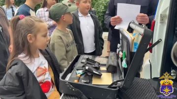 Транспортные полицейские Луганска подарили праздник детям