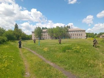 Бригады из Калмыкии скосили траву у детской школы-интерната в Антраците