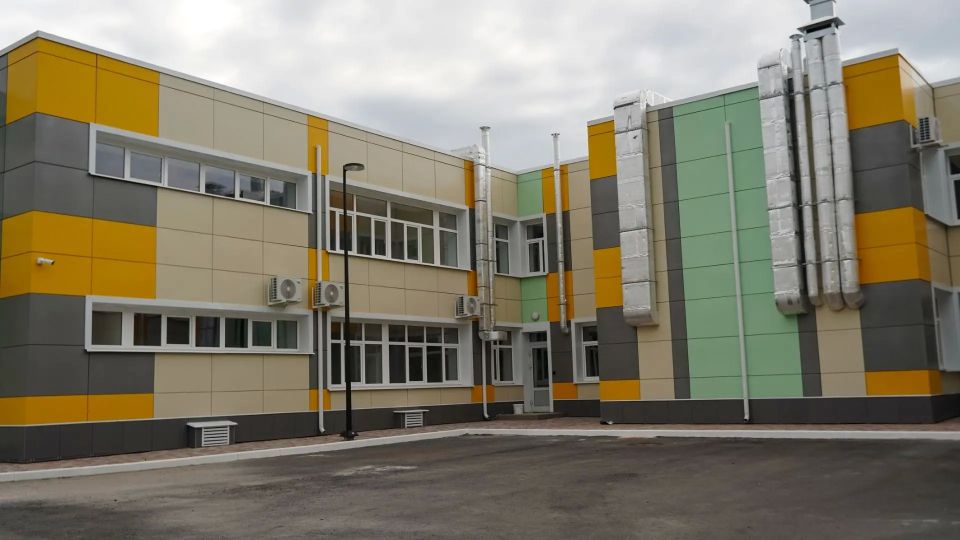 С 2022 года в Донбассе и Новороссии завершили восстановление свыше 1 700 школ и детских садов С 2022 года в Донбассе и Новороссии завершили восстановление свыше 1 700 школ и детских садов