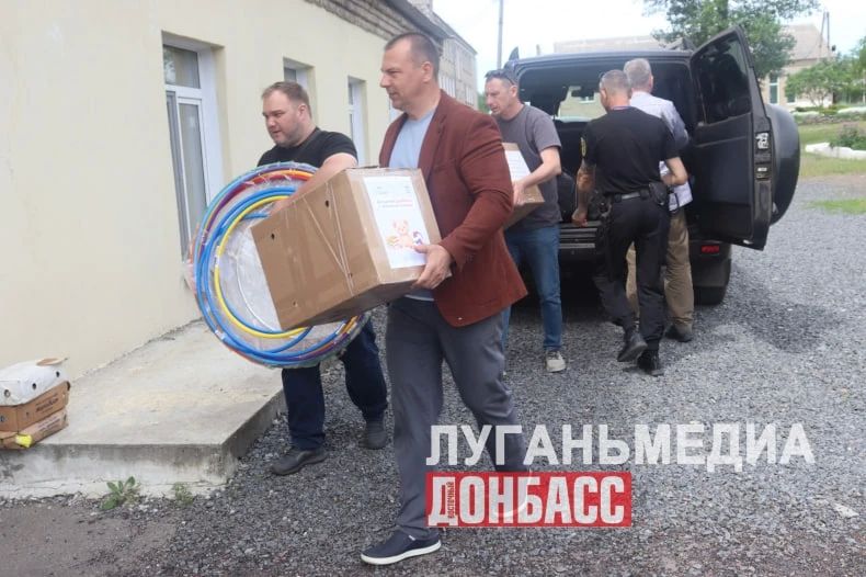 «С теплом из Сибири» – к самых маленьким: красноярские партийцы поздравили юных свердловчан с Днем защиты детей «С теплом из Сибири» – к самых маленьким: красноярские партийцы поздравили юных свердловчан с Днем защиты детей